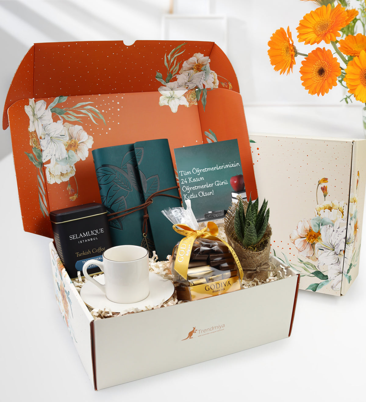Seyahat Defteri & Beyaz Fincan & Godiva Çikolata & Türk Kahvesi & Sukulent Çiçek Hediye Seti