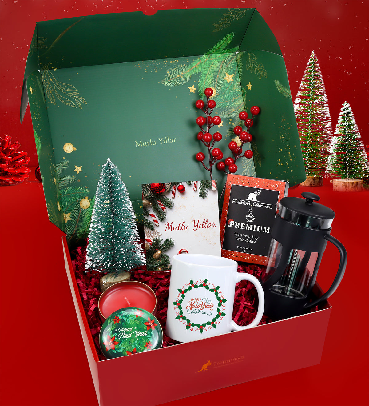 Mutlu Yıllar Kutusunda Baskılı Kupa & Siyah French Press & Alerya Yılbaşı Premium Filtre Kahve & Ahşap Zeminli Mini Çam Ağacı & Yılbaşı Temalı Metal Kutulu Mum