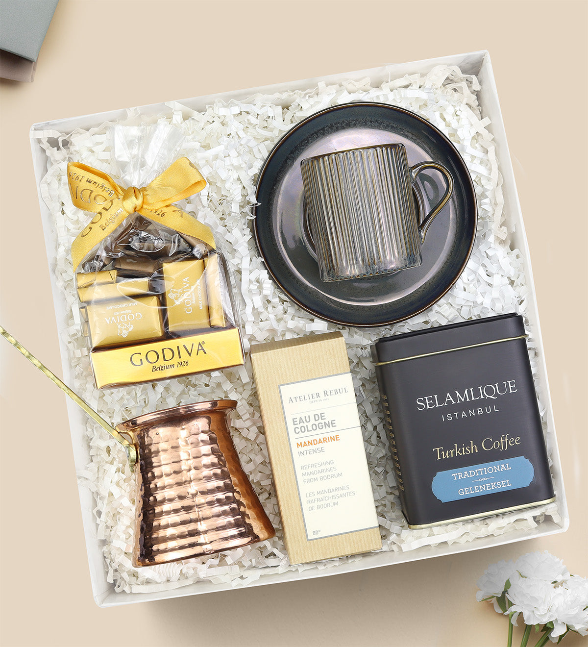 Bakır Cezve & Porselen Fincan & Godiva Napoliten Çikolata & Atelier Rebul Kolonya & Selamlıque Türk Kahvesi Hediye Seti
