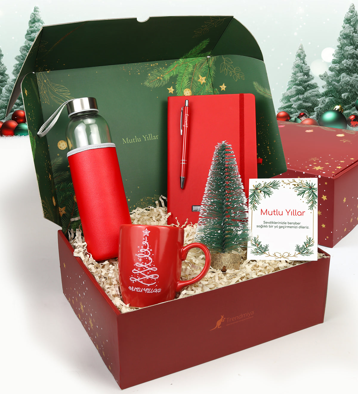 Kişiye Özel Defter & Gümüş Renk Detaylı Kırmızı Tükenmez Kalem & Özel Deri Kılıflı 500Ml Kırmızı Su Matarası & Kırmızı Yılbaşı Kupa & Ahşap Zeminli Mini Çam Ağacı Hediye Seti