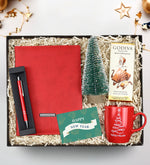 Kişiye Özel Kırmızı Yeni Yıl Tarihli Ajanda & Gümüş Renk Detaylı Kırmızı Tükenmez Kalem & Ahşap Zeminli Mini Çam Ağacı & Godiva Çikolata & Kırmızı Yılbaşı Kupa Hediye Seti