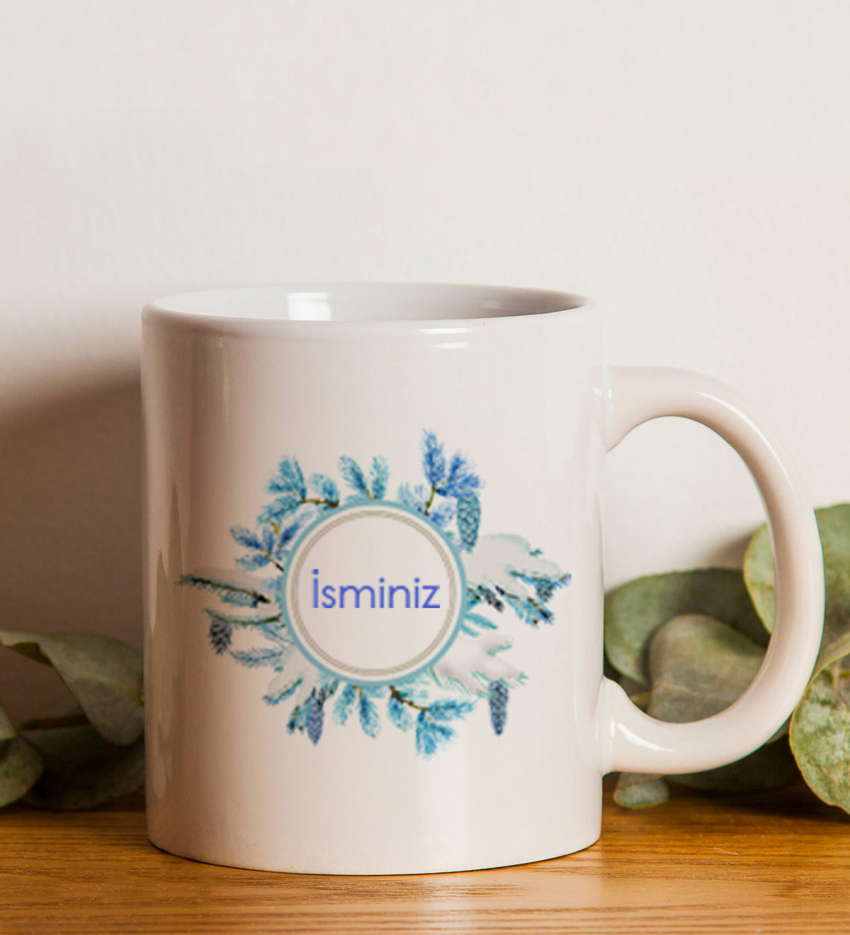 Kişiye Özel Mavi Spiralli Yeni Yıl Tarihli Ajanda & Mavi Mat Roller Kalem & Baskılı Kupa & Ahşap Zeminli Mini Çam Ağacı Hediye Seti