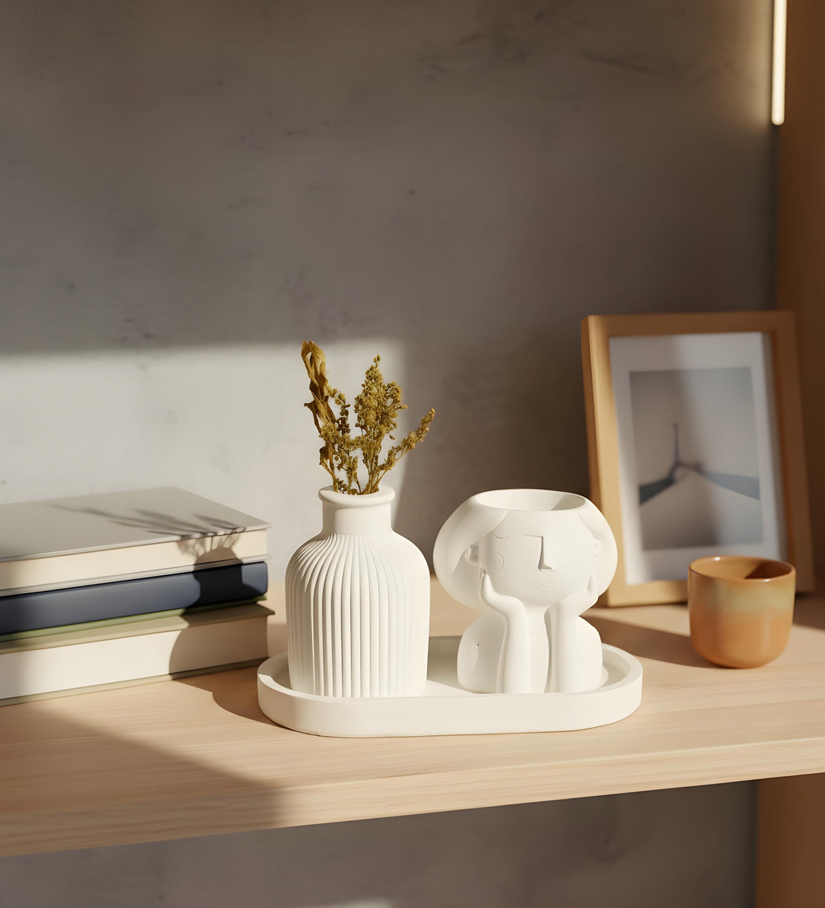 Dekoratif Standlı Alçı Kız ve Vazo Biblo