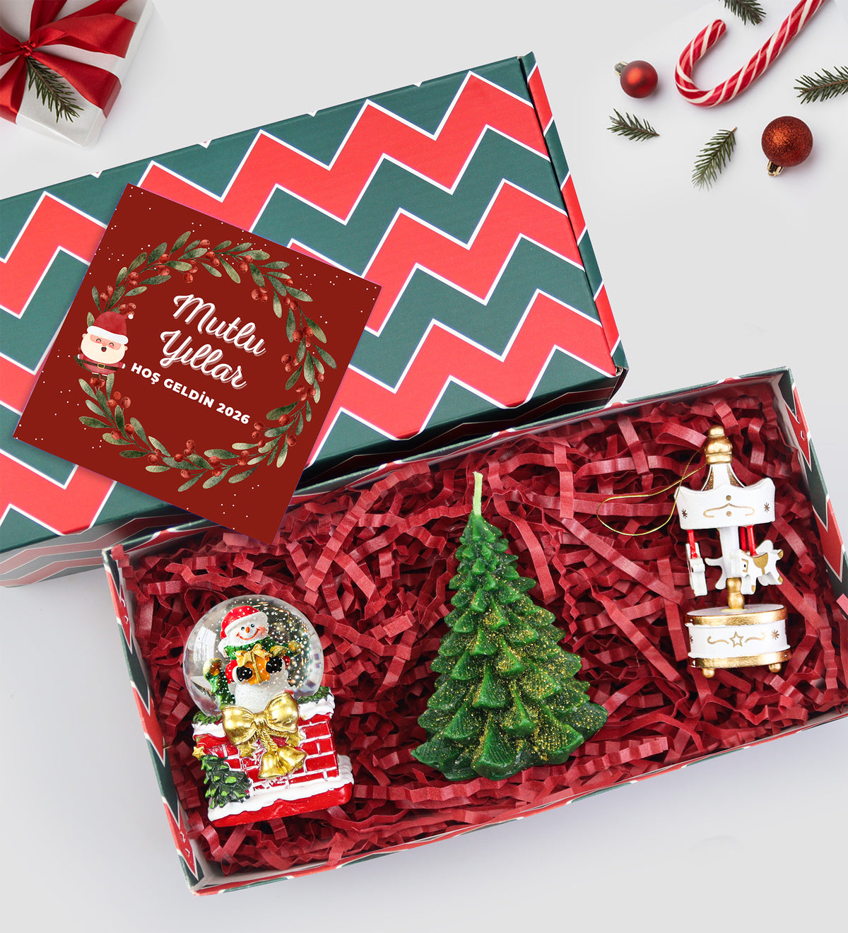 Tasarım Kutusunda Atlı Karınca Anahtarlık & Kar Küresi & Çam Ağacı Mum Hediye Seti