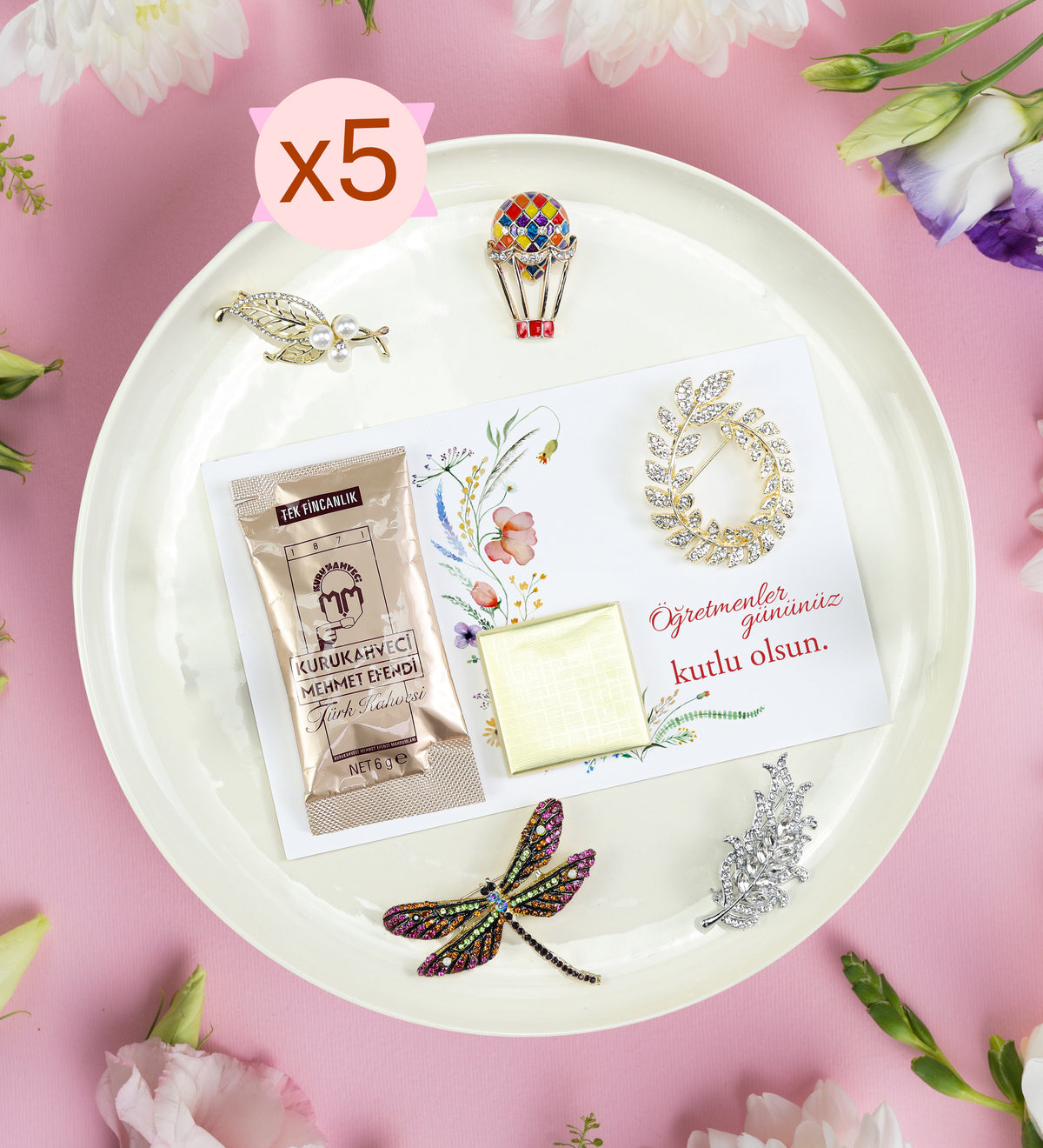 5 Adet Öğretmenler Günü Kartında Broş & Çikolata & Mehmet Efendi Tek İçimli Türk Kahvesi Hediyesi