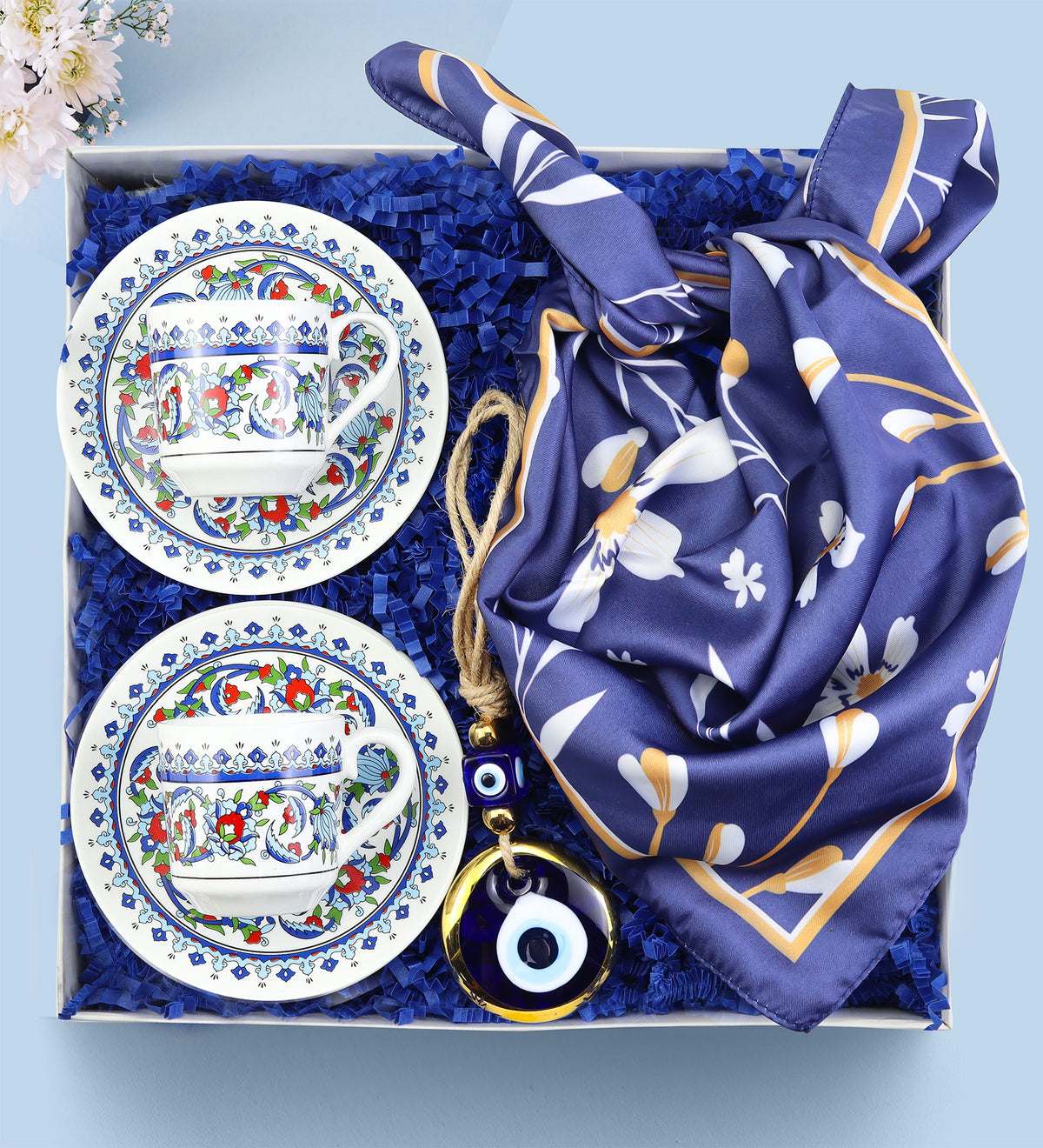 Geleneksel Motifli Türk Kahvesi Fincanı & Nazar Boncuklu Duvar Süsü & Fular Hediye Seti