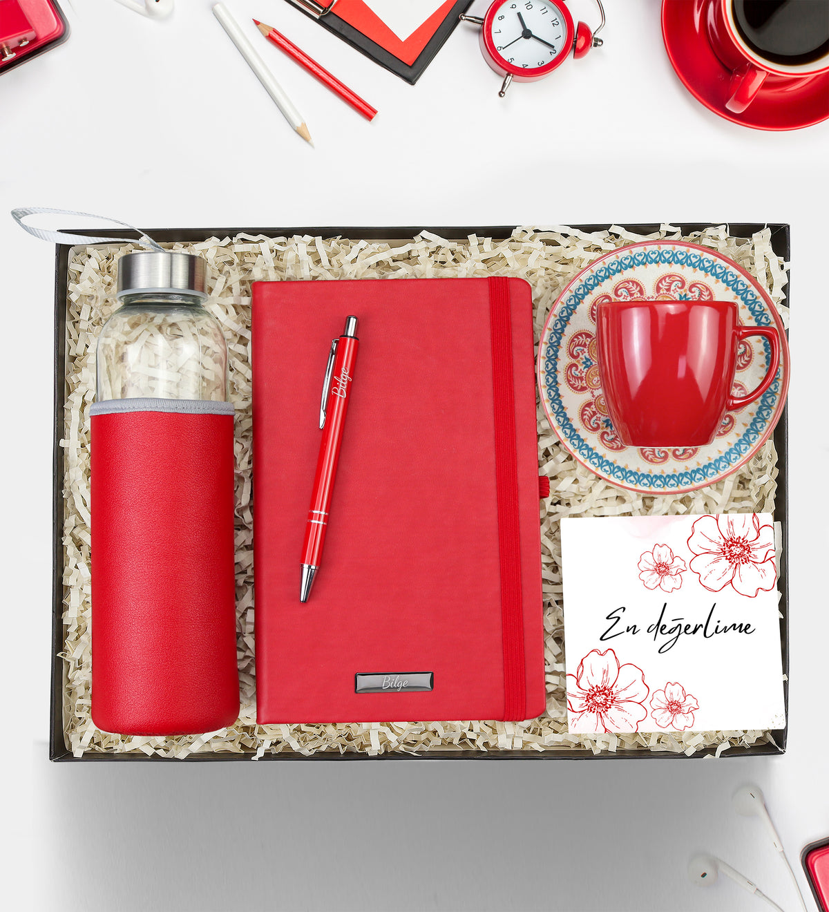 Kişiye Özel Kırmızı Defter & Gümüş Renk Detaylı Kırmızı Tükenmez Kalem & Kırmızı Türk Kahvesi Fincanı & Deri Kılıflı Su Matarası Hediye Seti
