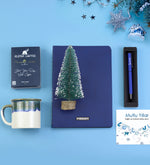 Kişiye Özel Mavi Spiralli Yeni Yıl Tarihli Ajanda & Mavi Mat Roller Kalem & Ahşap Zeminli Mini Çam Ağacı & Renkli Vintage Kupa & Alerya Premium Filtre Kahve