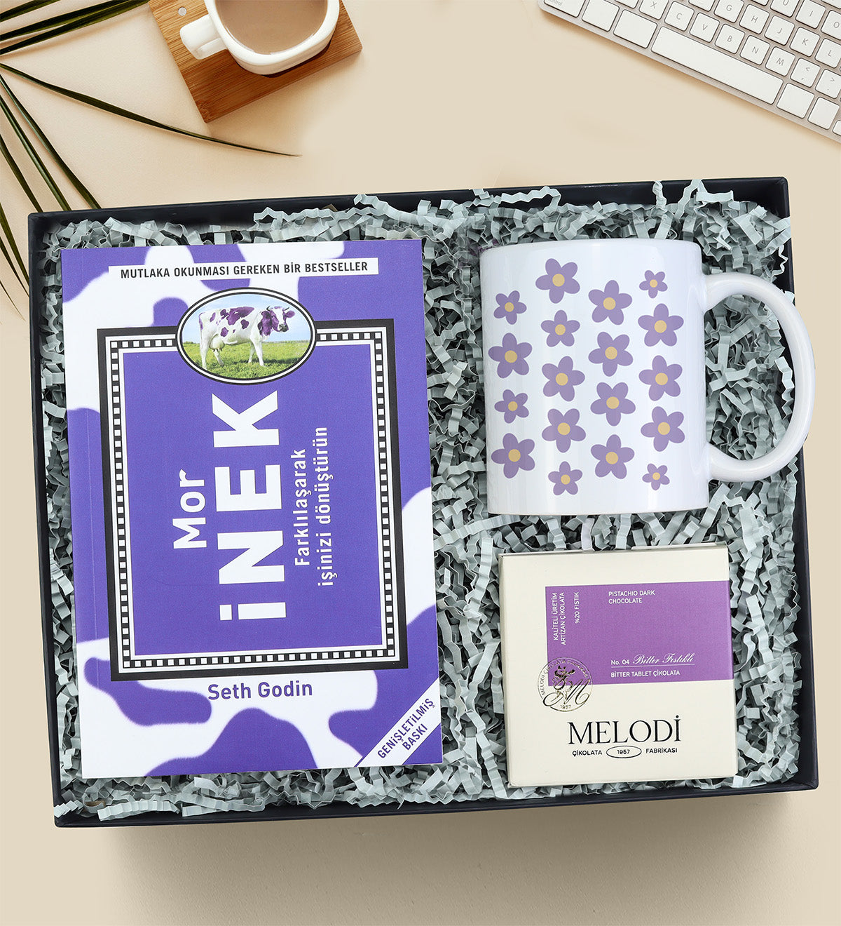 Mor İnek Kitabı & Kupa & Melodi Çikolata Hediye Seti