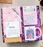 Defter & Beyaz Tükenmez Kalem & Casio Hesap Makinesi & Takvim & Kupa Hediye Seti