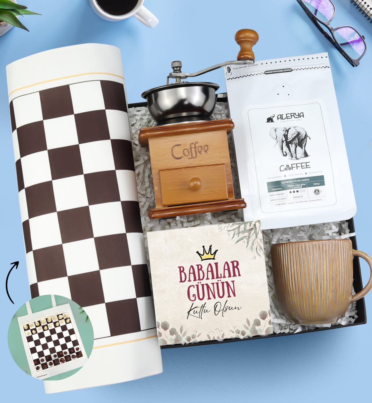 Filtre Kahve 200 gr & Kahve Öğütücü & Satranç Baskılı Bez Çanta & Porselen Kupa Babalar Günü Hediye Seti