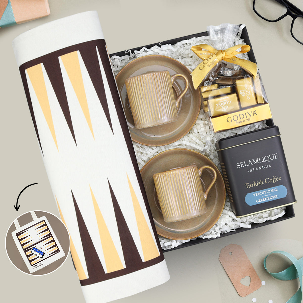 Selamlıque Türk Kahvesi & Tavla Baskılı Bez Çanta & Porselen Kahve Fincanı & Godiva Napoliten Çikolata Babalar Günü Hediye Seti