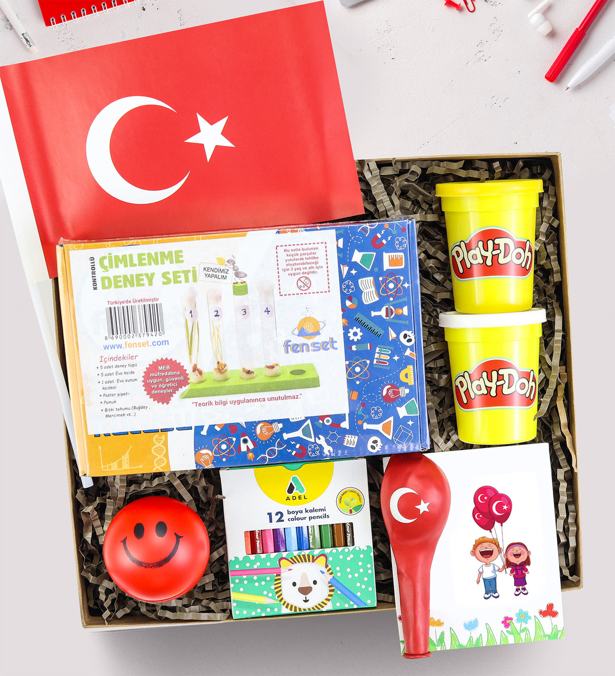 Fenset & Oyun Hamuru & Kuru Boya & Türk Bayrağı & Balon & Stres Topu Hediye Seti