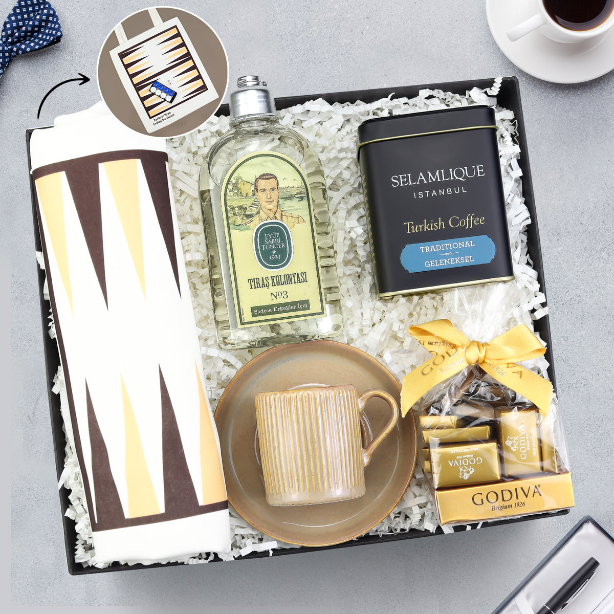 Selamlıque Türk Kahvesi & Tavla Baskılı Bez Çanta & Godiva Napoliten Çikolata & Fincan & Eyüp Sabri Tuncer Tıraş Kolonyası Babalar Günü Hediye Seti