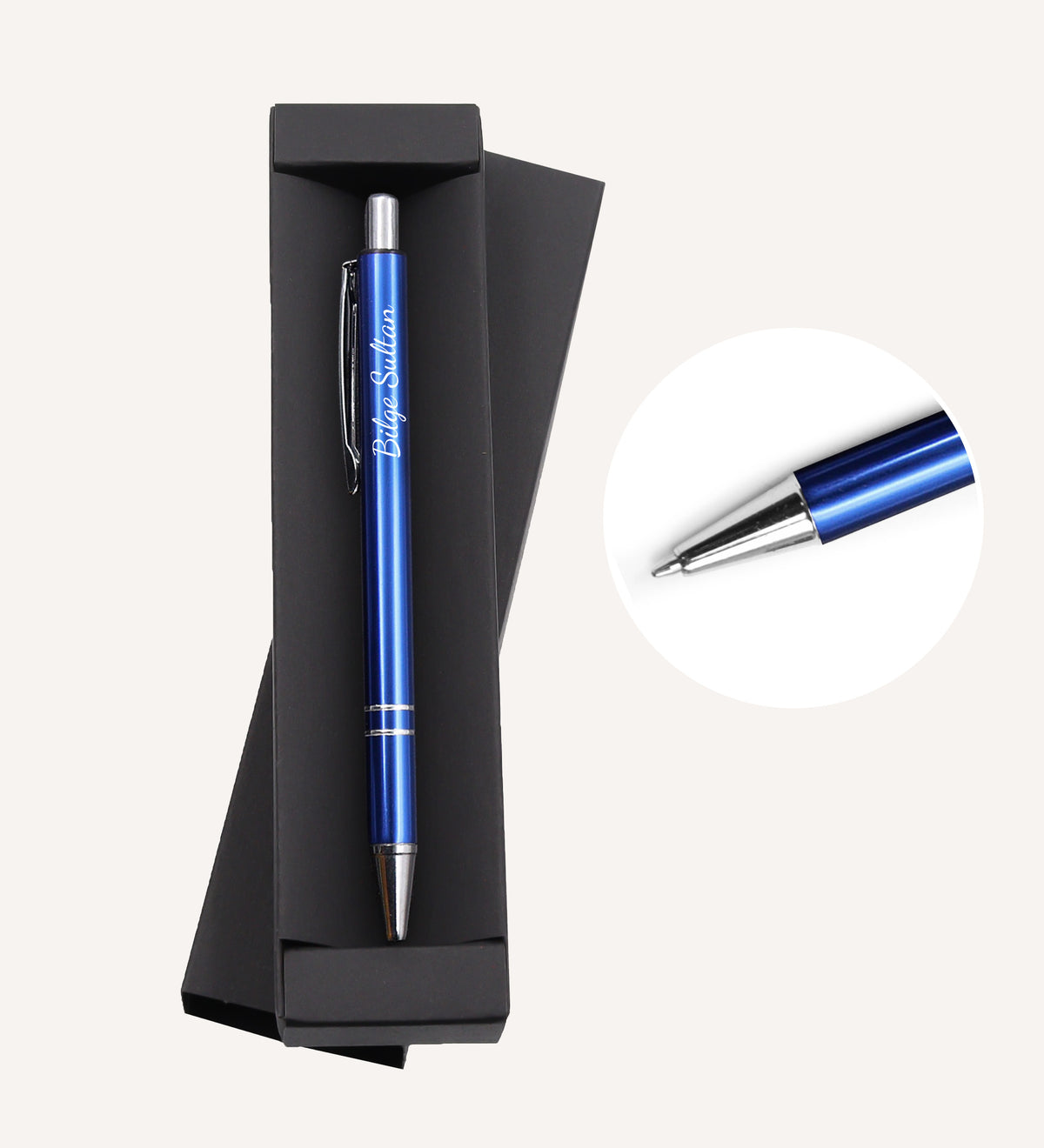 Kişiye Özel Beyaz Defter & Gümüş Renk Detaylı Mavi Tükenmez Kalem & Ham Bez Çanta & Yılbaşı Temalı Metal Kutulu Mum & Yılbaşı Baskılı Kupa Hediye Seti