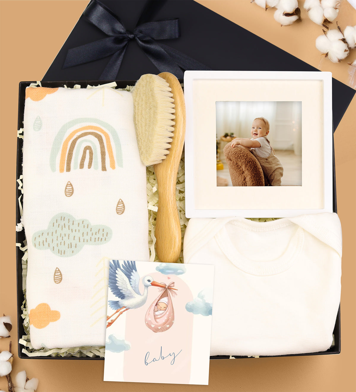 Müslin Bez Örtü & Zıbın & Bebek Saç Fırçası Premium Yenidoğan Hediye Seti
