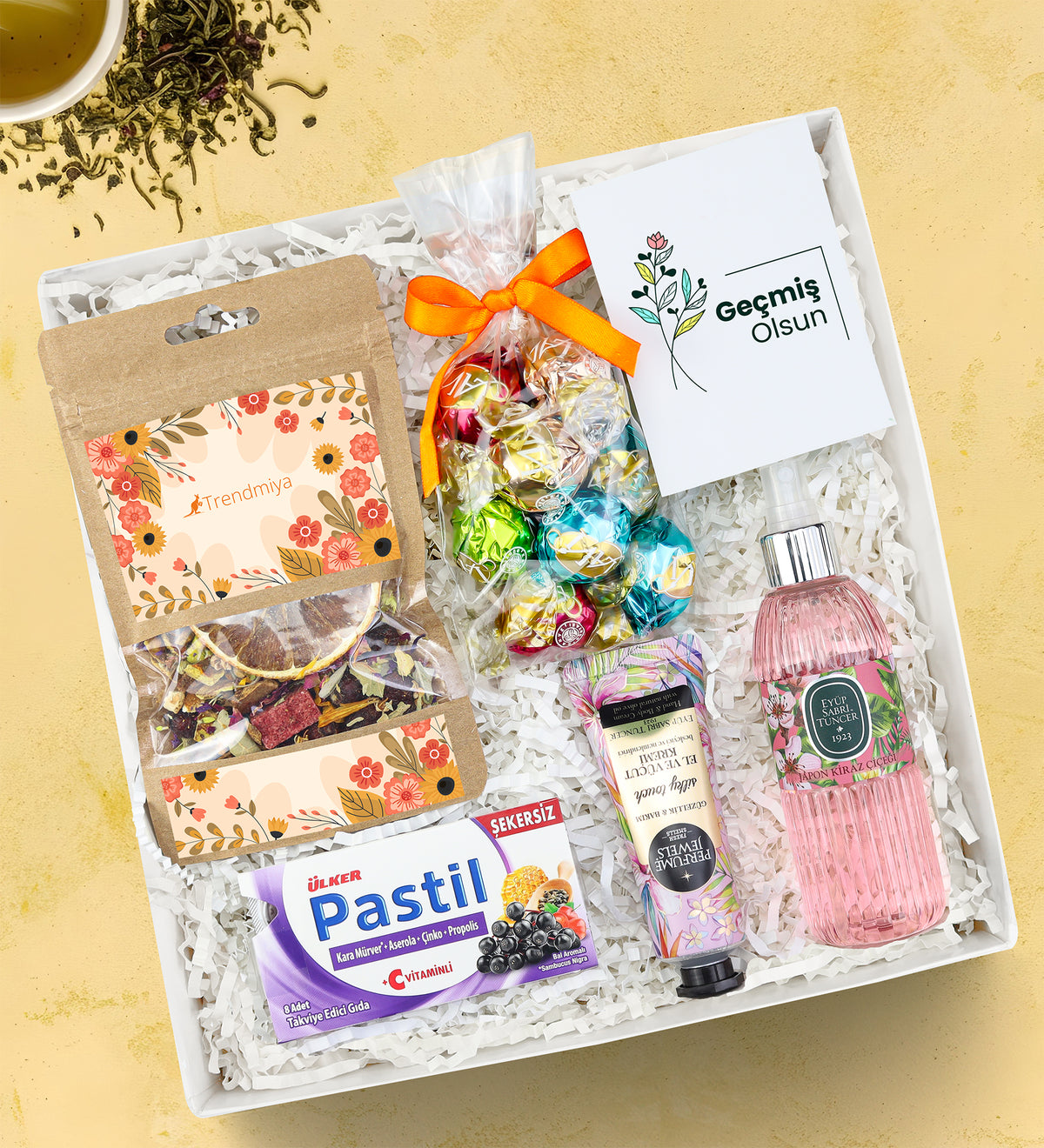 Trendmiya Bitki Çayı & Lavi Çikolata & Eyüp Sabri Tuncer 150ml Kolonya & El Ve Vucüt Kremi & Ülker Pastil Hediye Seti