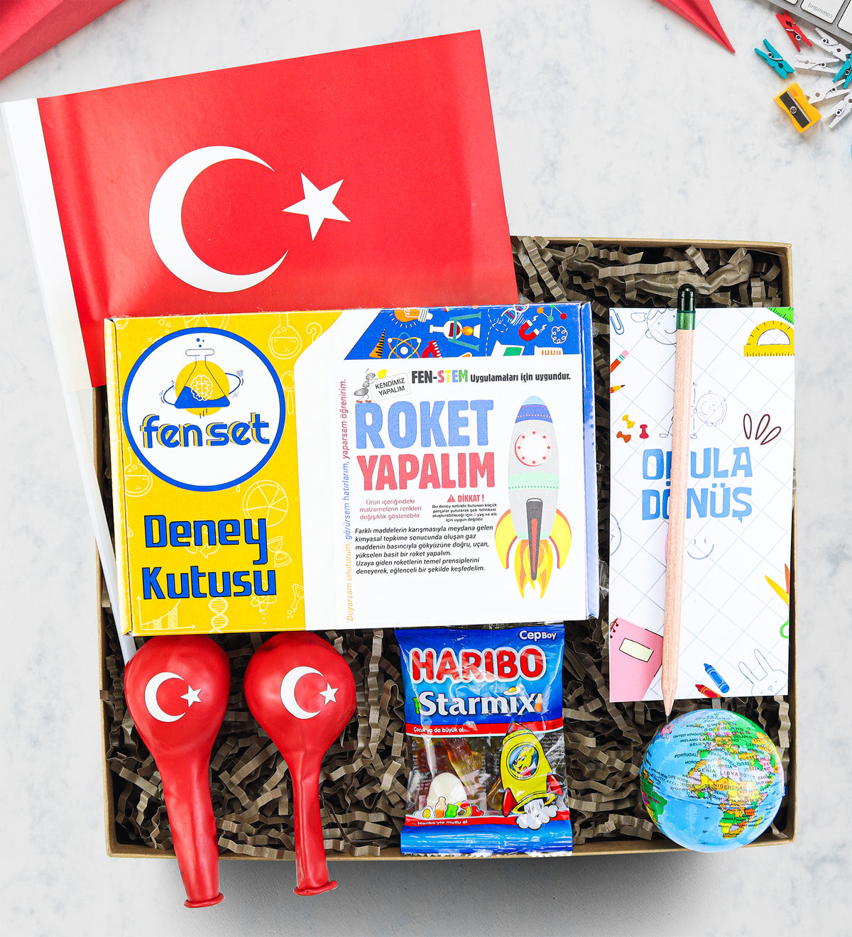 Fenset & Tohumlu Kalem & 2'li Balon & Haribo & Harita Stres Topu & Bayrak Hediye Seti