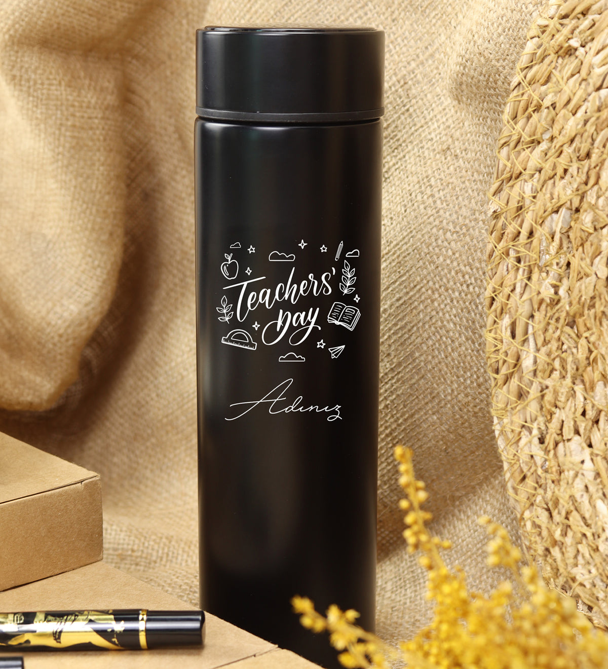 Kişiye Özel 500 ML Dereceli Termos & Deri Kapaklı Vintage Anı-Seyahat Defteri & Fincan & Atatürk Kabartmalı Roller Kalem Hediye Seti