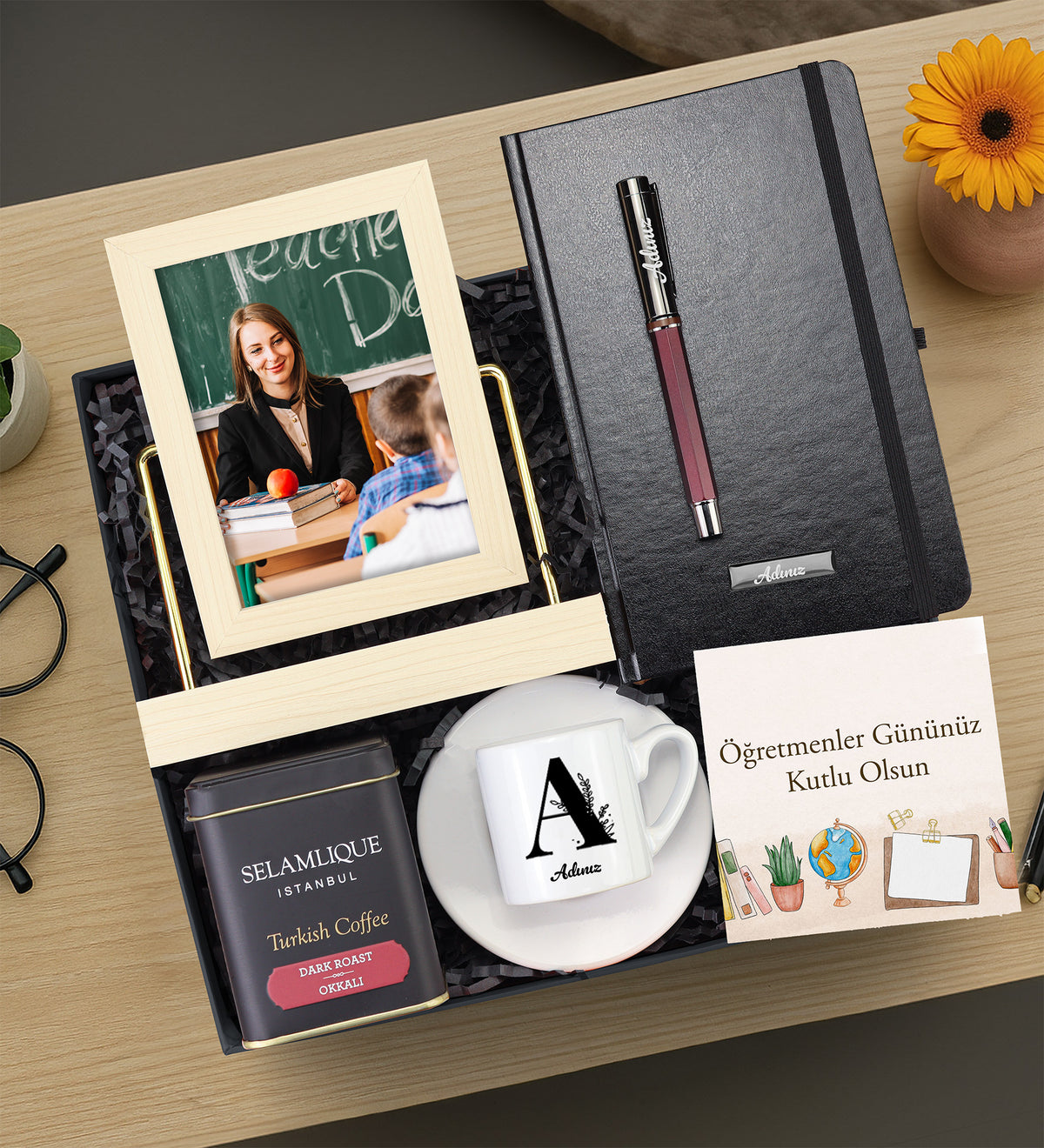 Siyah Defter & Bordo Metal Roller Kalem & Ahşap Çerçeve & Tasarım Fincan & Selamlıque Hediye Seti