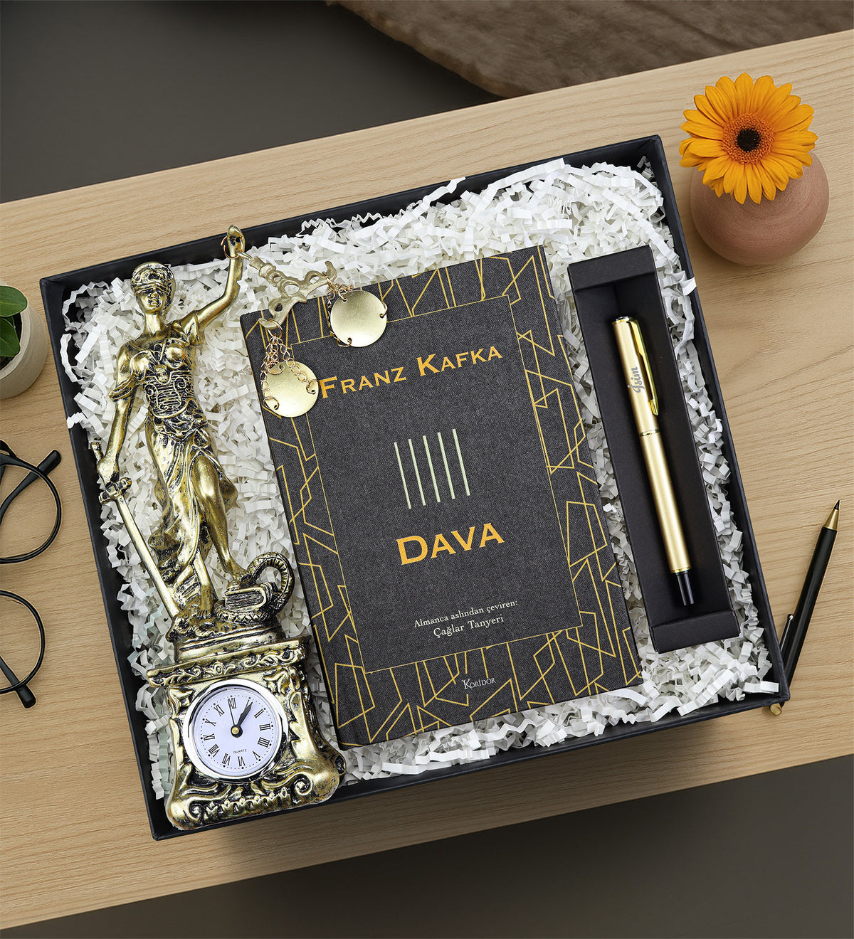 Adalet Heykeli & Dava Kitabı & Gold Roller Kalem Hediye Seti
