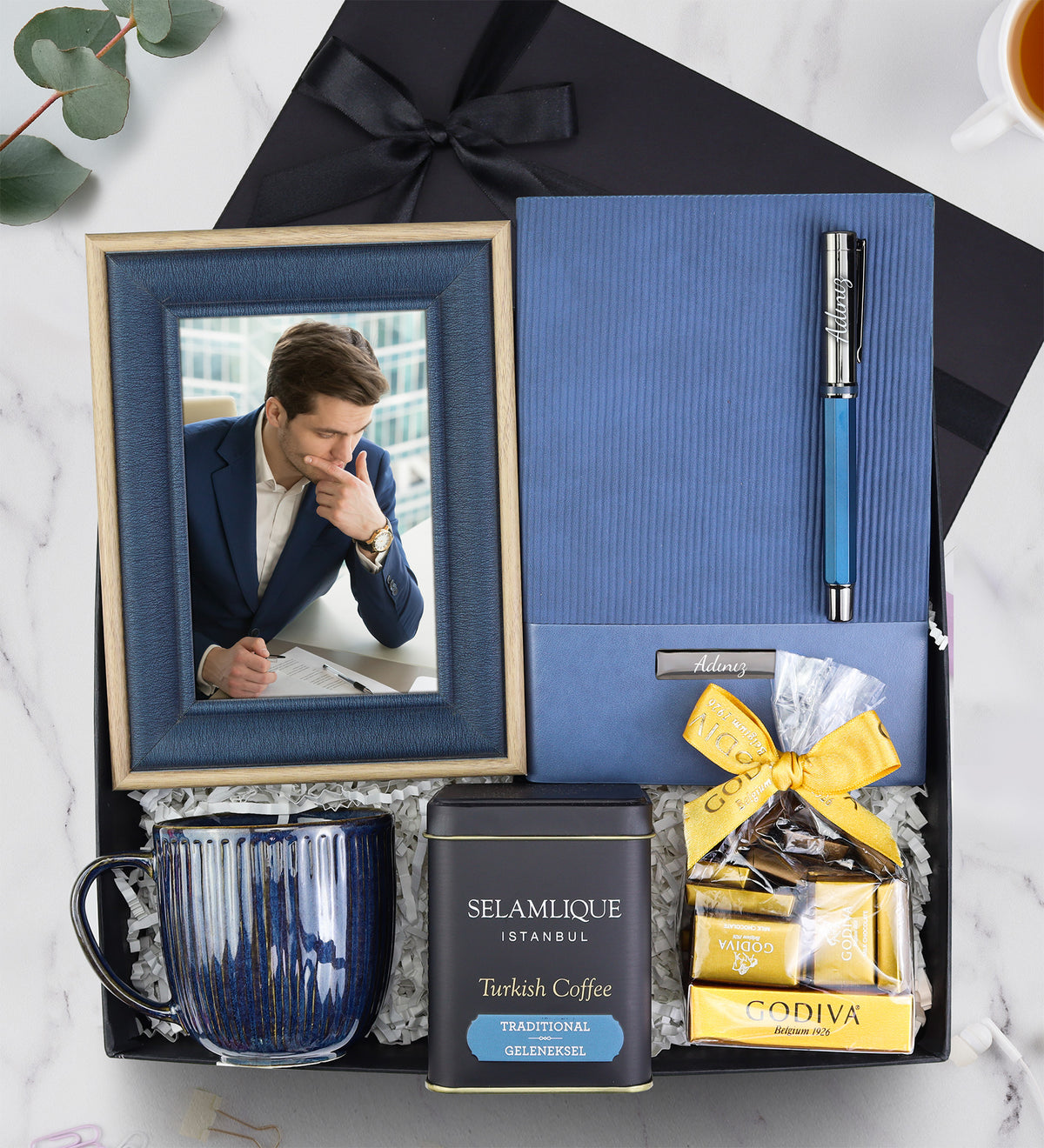 Esnek Kapak Lacivert Defter & Kalem & Dokulu Çerçeve & Lacivert Kupa & Selamlıque & Godiva Hediye Seti