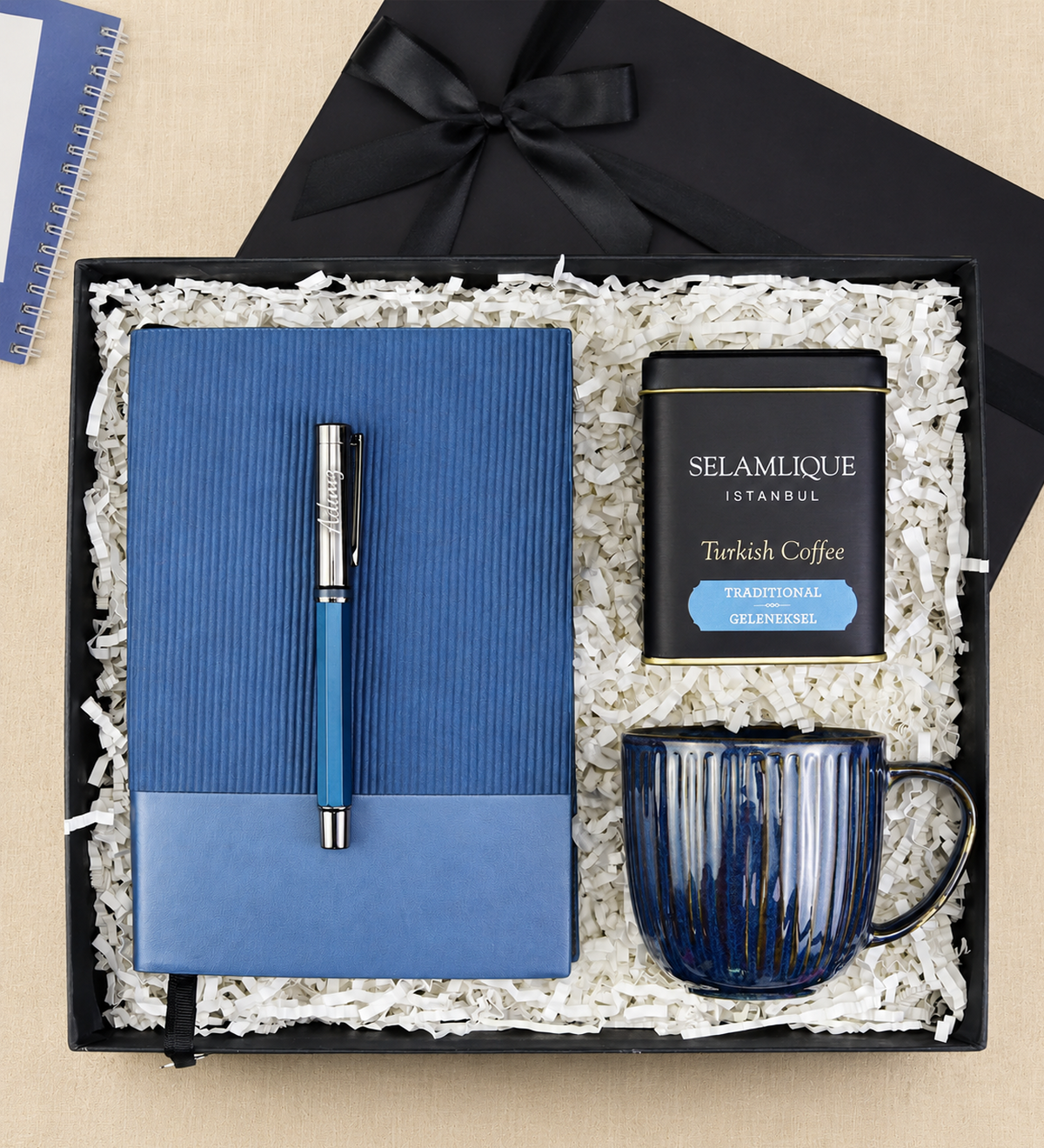 Esnek Kapak Lacivert Defter & Mavi Metal Roller Kalem & Selamlıque & Porselen Kupa Hediye Seti