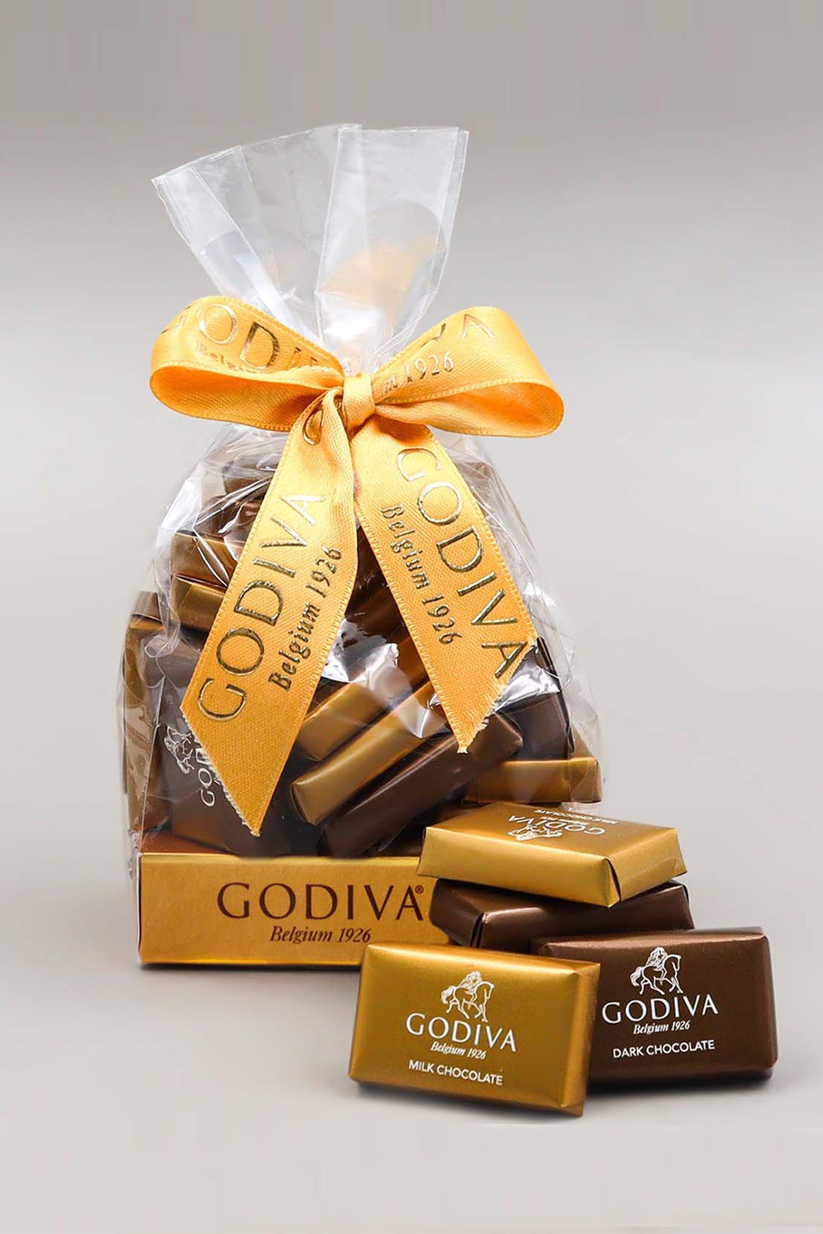 Doğum Gününe Özel Kutusunda İyi Ki Doğdun Peluş Ayıcık & Gold Happy Birthday Harf Mum & Siyah Kupa & Godiva Napoliten Çikolata & Alerya Guatemala Filtre Kahve Hediye Seti