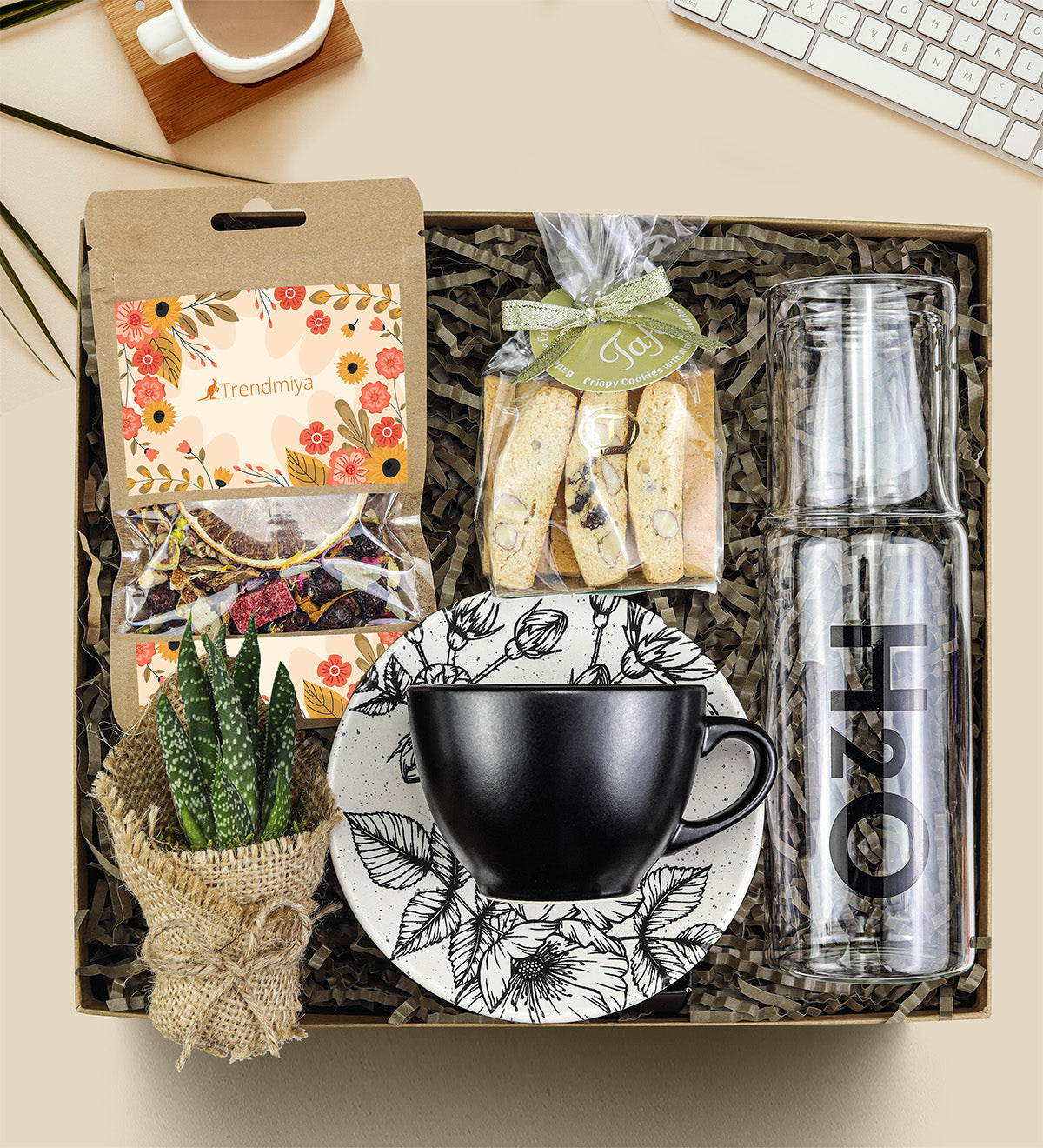 Bitki Çayı & Siyah Çay Fincanı & H2O Başucu Sürahisi & Bademli Kurabiye & Sukulent Hediye Seti