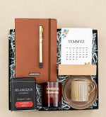 Kahverengi Defter & Gold Roler Kalem & Takvim & Fincan & Mum & Selamlıque Hediye Seti