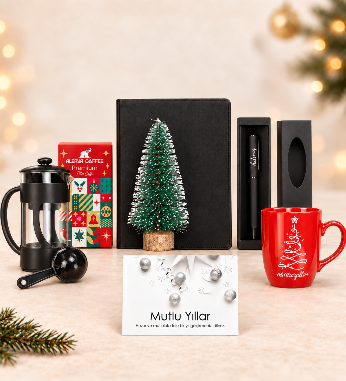 Siyah French Press & Yeni Yıl Tarihli Ajanda & Roller Kalem & Kırmızı Yılbaşı Kupa & Ahşap Zeminli Mini Çam Ağacı & Alerya Yılbaşı Premium Filtre Kahve