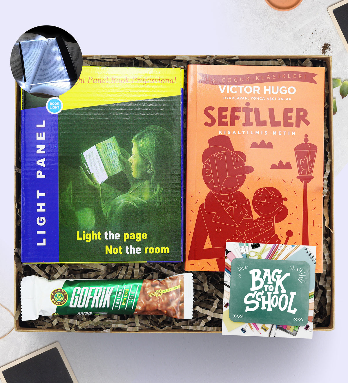Sefiller Okuma Kitabı & Kitap Arası Okuma Işığı & Gofrik Hediye Seti