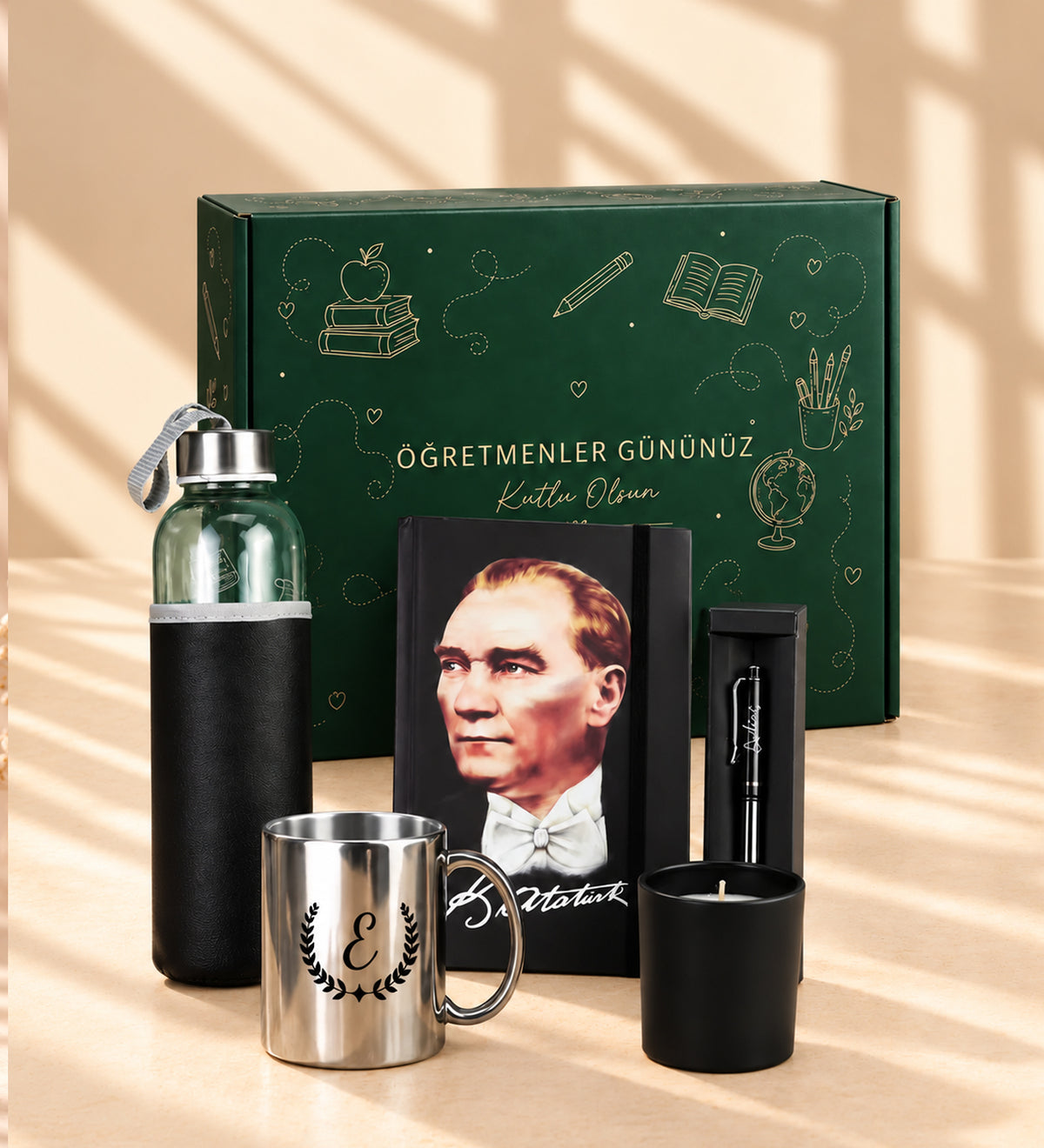 Öğretmenler Gününe Özel Kutusunda Kişiye Özel Metalik Roller Kalem & Mustafa Kemal Atatürk Baskılı Defter & Gümüş Kupa & Bardak Mum & Deri Kılıflı Siyah 500 Ml Su Matarası