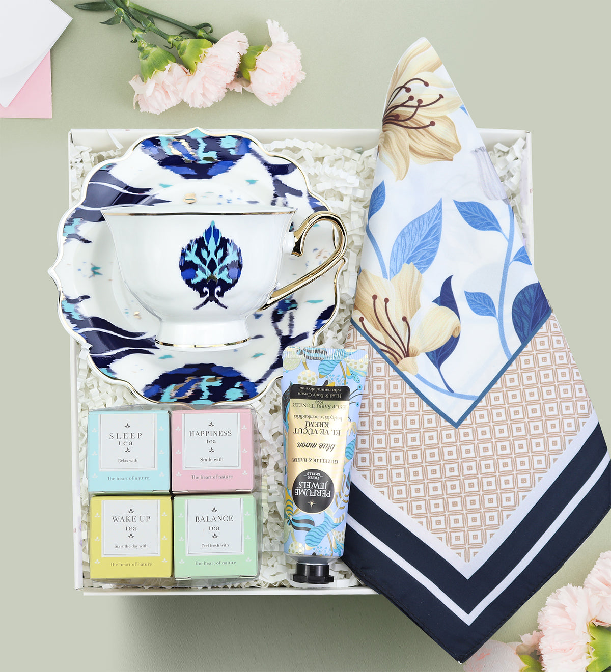 Porselen Çay Fincanı Fular Krem Kadına Hediye Kutusu