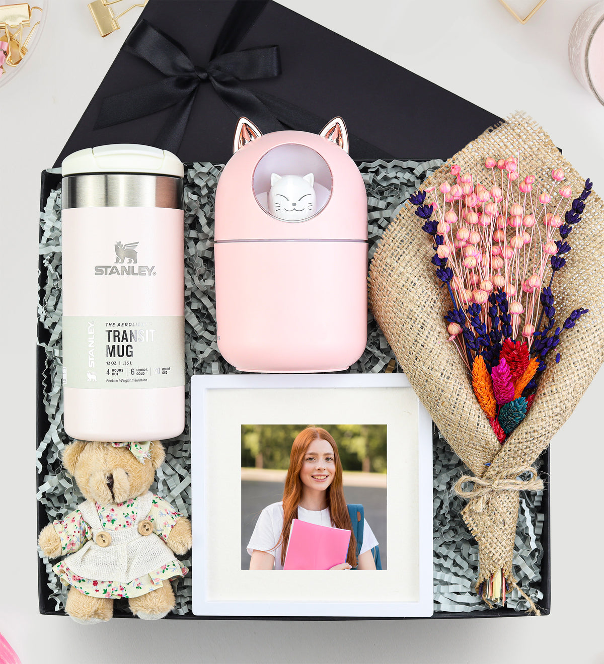 Stanley & Hava Nemlendiricisi & Paspartu Çerçeve & Ayıcık Anahtarlık & Buket Çiçek Hediye Seti