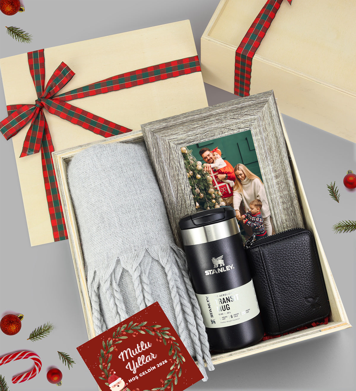 0,35l Stanley & Gri Atkı & Dokulu Çerçeve & Hakiki Deri Cüzdan Hediye Seti