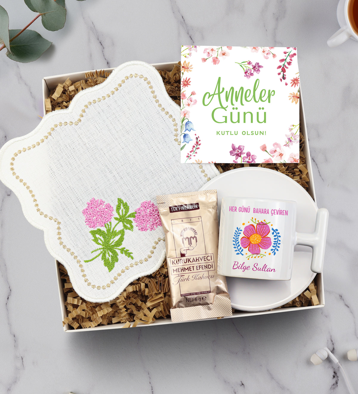 Kişiye Özel T Kulp Fincan & Kahve Sunum Peçetesi & Mehmet Efendi Tek İçimlik Türk Kahvesi