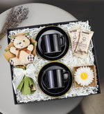 2'li Gold Detaylı Siyah Fincan & Mini Ayıcık Buketi & Papatya Mum & 2'li Tek İçimlik Türk Kahvesi Hediye Seti