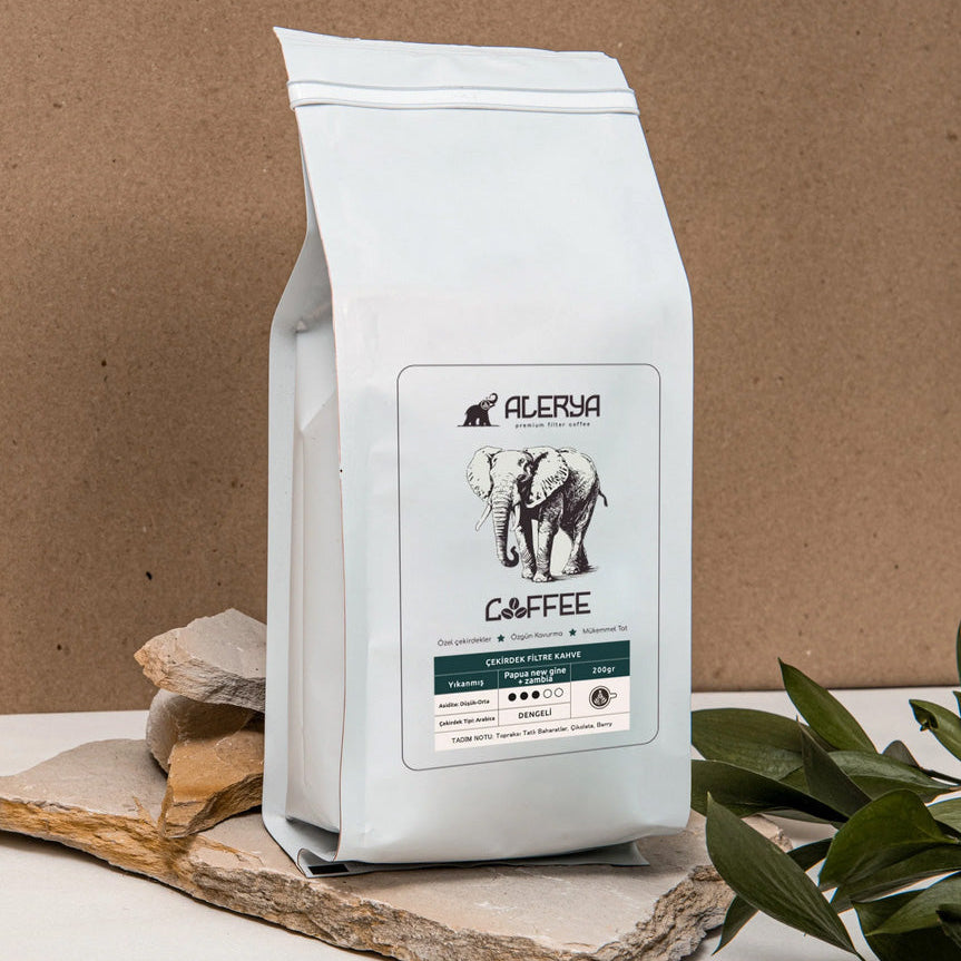 Filtre Kahve 200 gr & Kahve Öğütücü & Satranç Baskılı Bez Çanta & Porselen Kupa Babalar Günü Hediye Seti