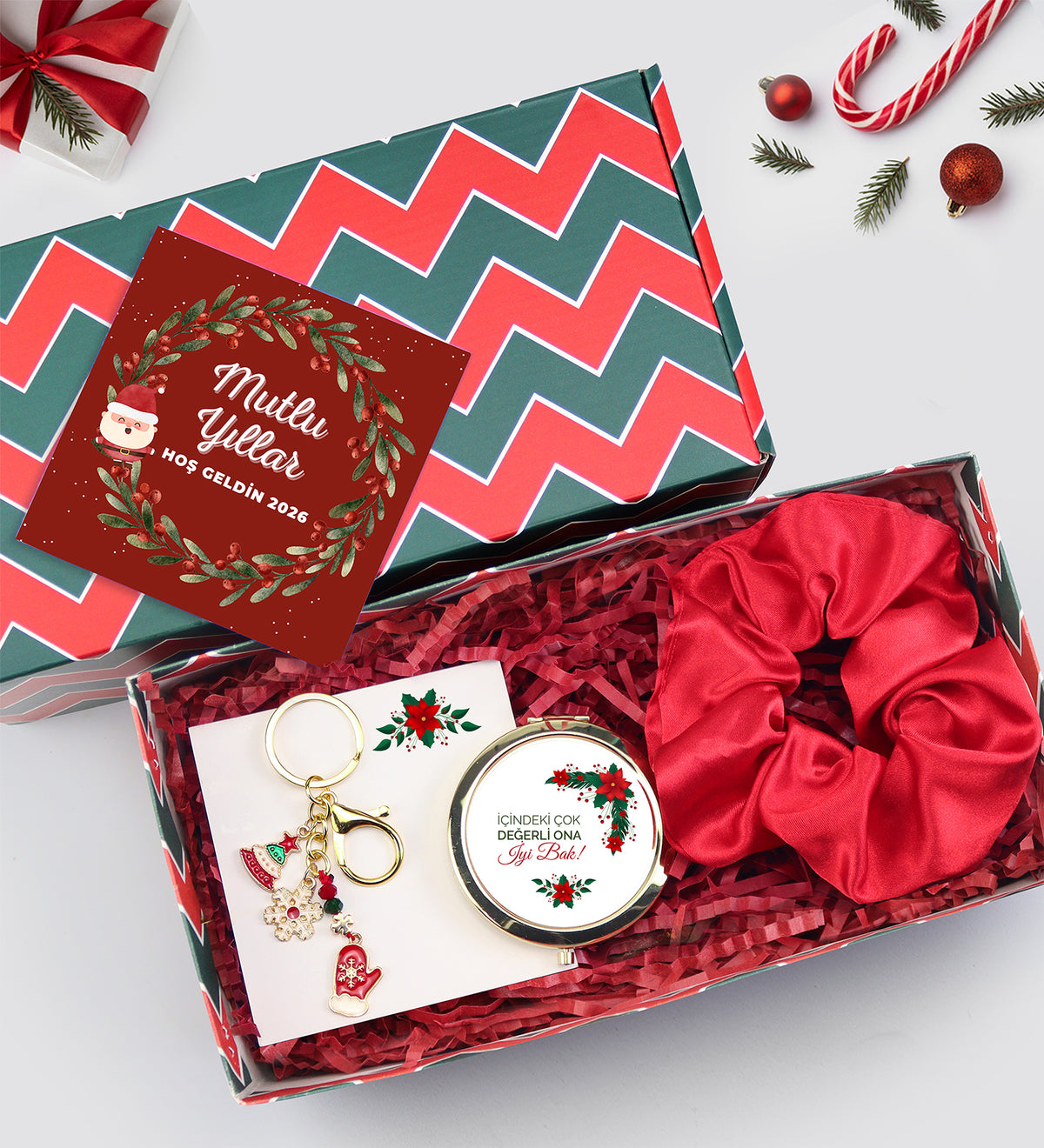Yılbaşı Anahtarlık & El Aynası & Saten Toka Hediye Seti
