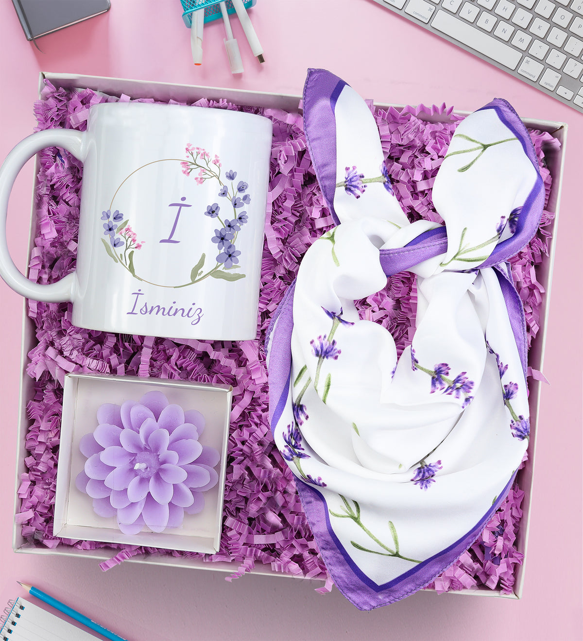Kişiye Özel Kupa & Lavanta Desenli Tasarım Fular & Lotus Mum Hediye Seti
