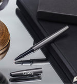 Yeni Yıl Tarihli Ajanda & Antrasit Roller Kalem &Ahşap Zeminli Mini Çam Ağacı & Selamlıque Türk Kahvesi & Godiva Çikolata & Yılbaşı Temalı Metal Kutulu Mum & Siyah Seramik Fincan