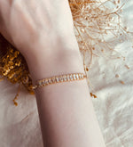 Taş Detaylı Gold Renk Çelik Asansörlü Bileklik