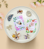 Kadınlar Günü Kartında Broş