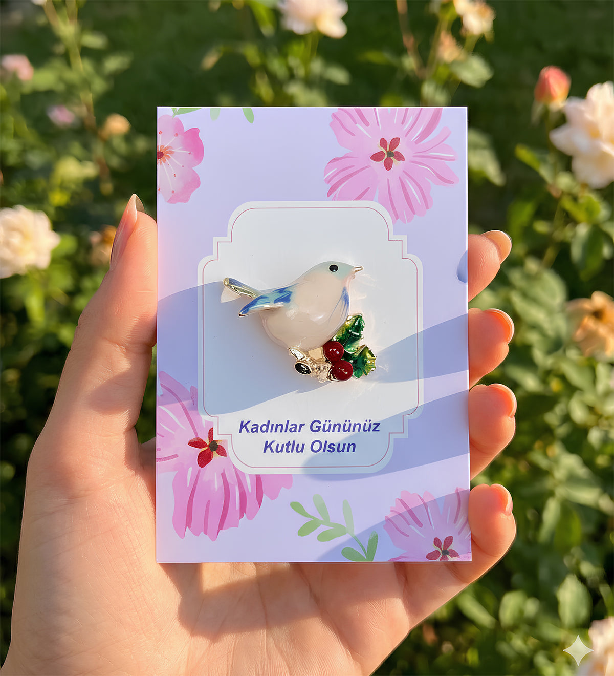 Kadınlar Günü Kartında Broş