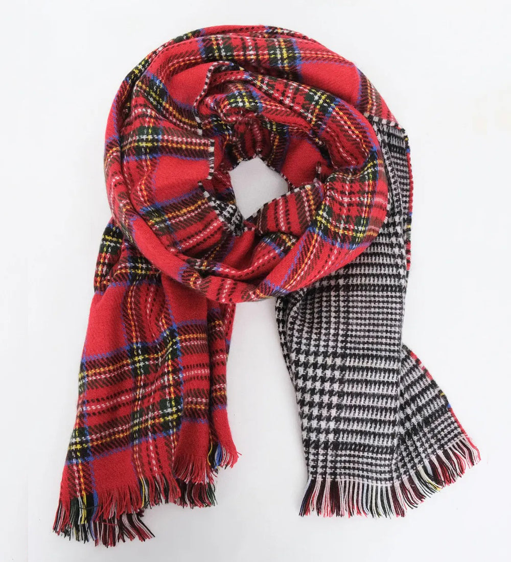 Yılbaşı Kutusunda Kalın Şal & Kırmızı Fincan & Ahşap Zeminli Mini Çam Ağacı & Buhurdanlık & Buhurdanlık Esansı Hediye Seti