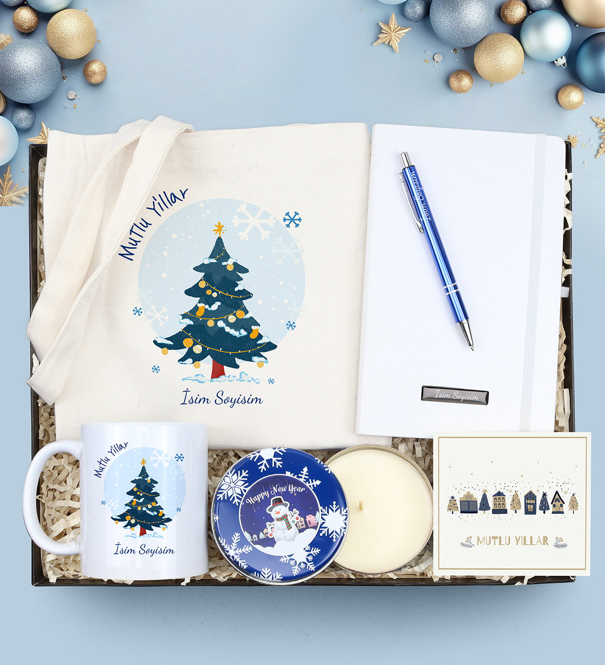 Kişiye Özel Beyaz Defter & Gümüş Renk Detaylı Mavi Tükenmez Kalem & Ham Bez Çanta & Yılbaşı Temalı Metal Kutulu Mum & Yılbaşı Baskılı Kupa Hediye Seti
