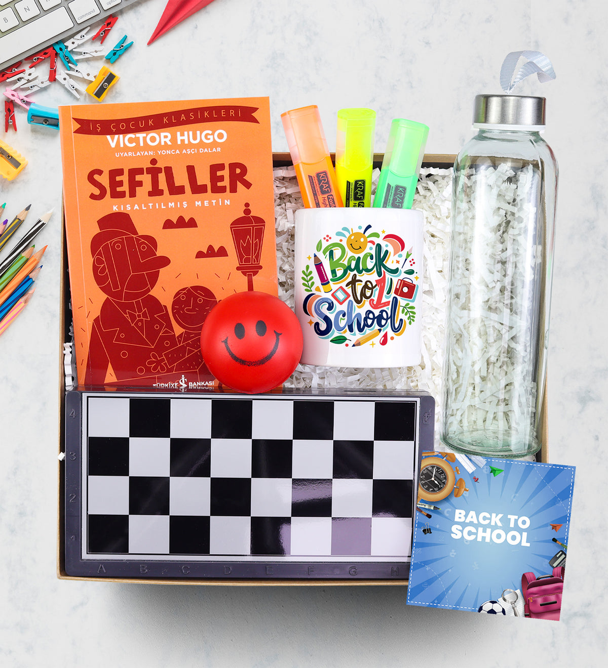 Sefiller & Matara & Kalemlik & 3'lü Fosforlu Kalem & Manyetik Satranç - Tavla - Dama & Gülen Yüz Top Hediye Seti