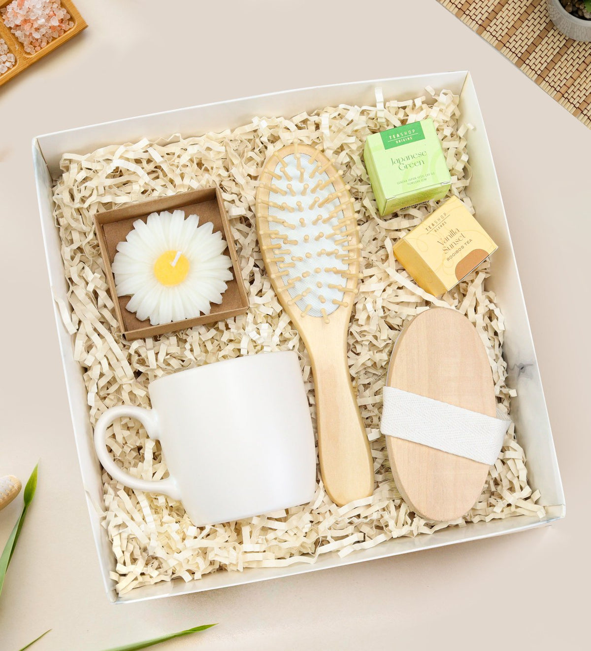 Doğal At Kılı Fırçası & 2'li Teashop Bitki Çayı & Ahşap Tarak & Beyaz Mat Kupa & Kraft Kutulu Mum Hediye Seti
