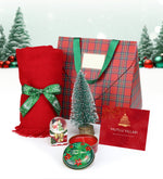 Ekose Karton Çanta & Kırmızı Şal & Ahşap Zeminli Mini Çam Ağacı & Yılbaşı Temalı Metal Kutulu Mum & Yılbaşı Kar Küre Hediye Seti